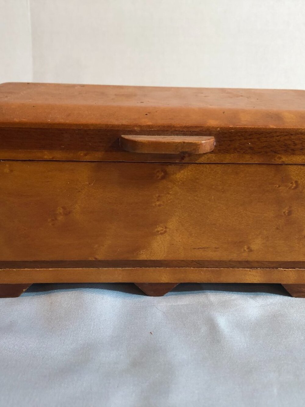 VINTAGE Wooden Trinket Jewelry Box One Compartment Lidded 8.25" x 4" #F44